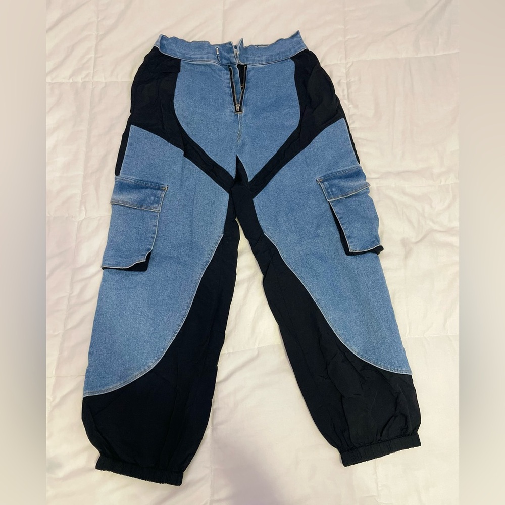 Forever 21 medium blue and black loose parachute jeans💙🖤